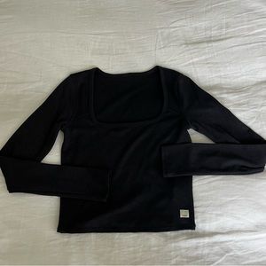 Vuori black cropped long sleeve